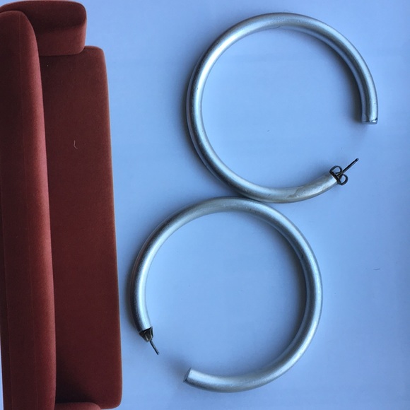 Pair of 90s matte silver hoops vintage VGUC very light vintage - Picture 10 of 16